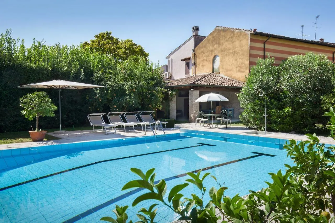 Villa Oleandra With Pool Up To 12 People Volta Mantovana